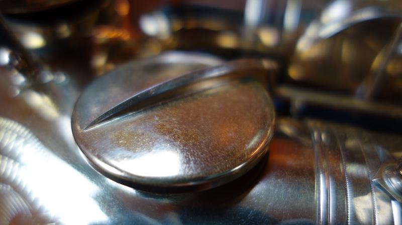 A close view of the crazing that makes the “sparkle " effect. Much more obvious when looking closely that this is crazing, rather than some sparkle or glitter type effect.