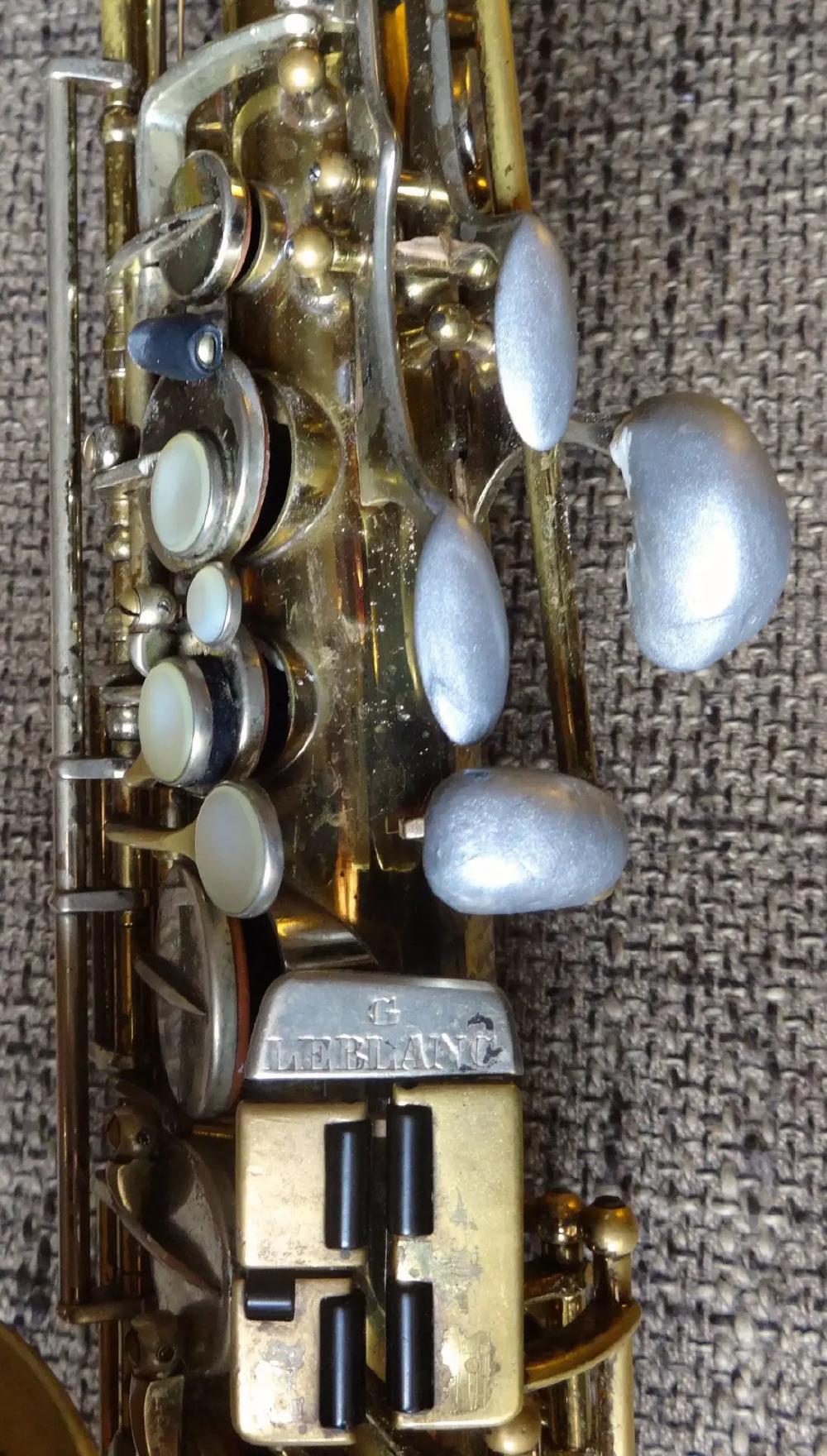 Keywork and pearls — detail