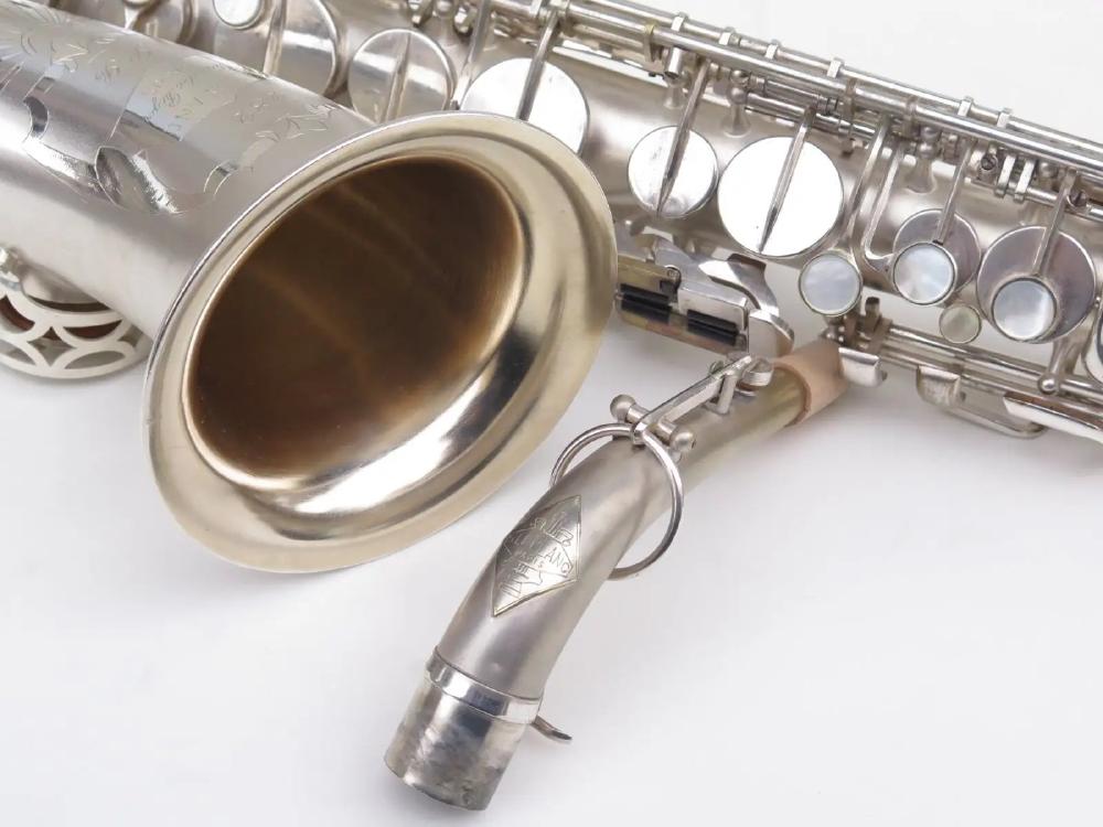 Silver engraved semi-Rationnel — bell Silver engraved semi-Rationnel — bell