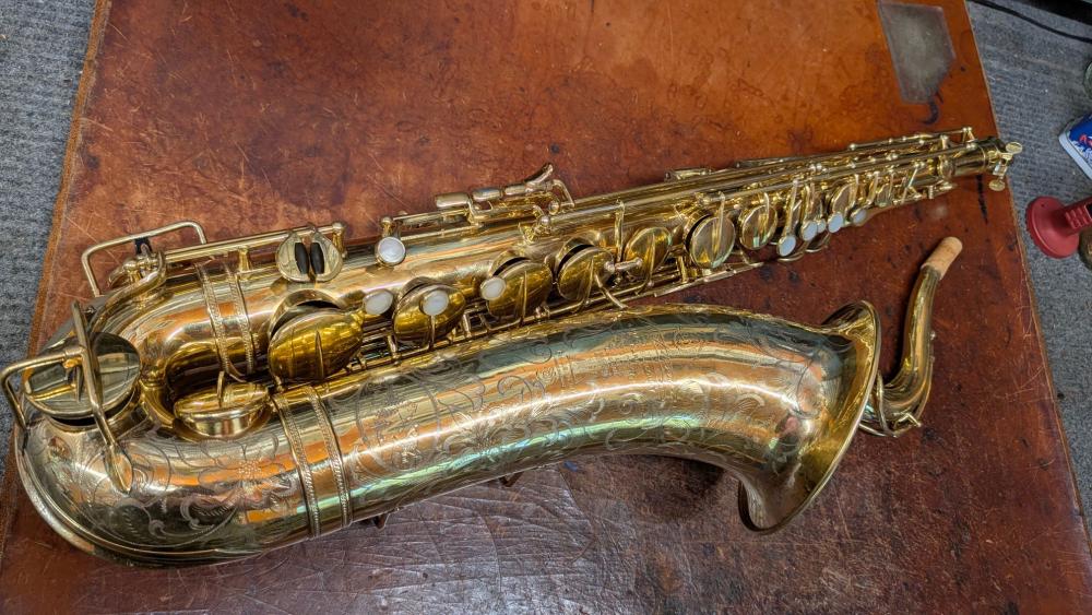 Gold plated, fully engraved Selmer Super tenor saxophone Gold plated, fully engraved Selmer Super tenor saxophone
